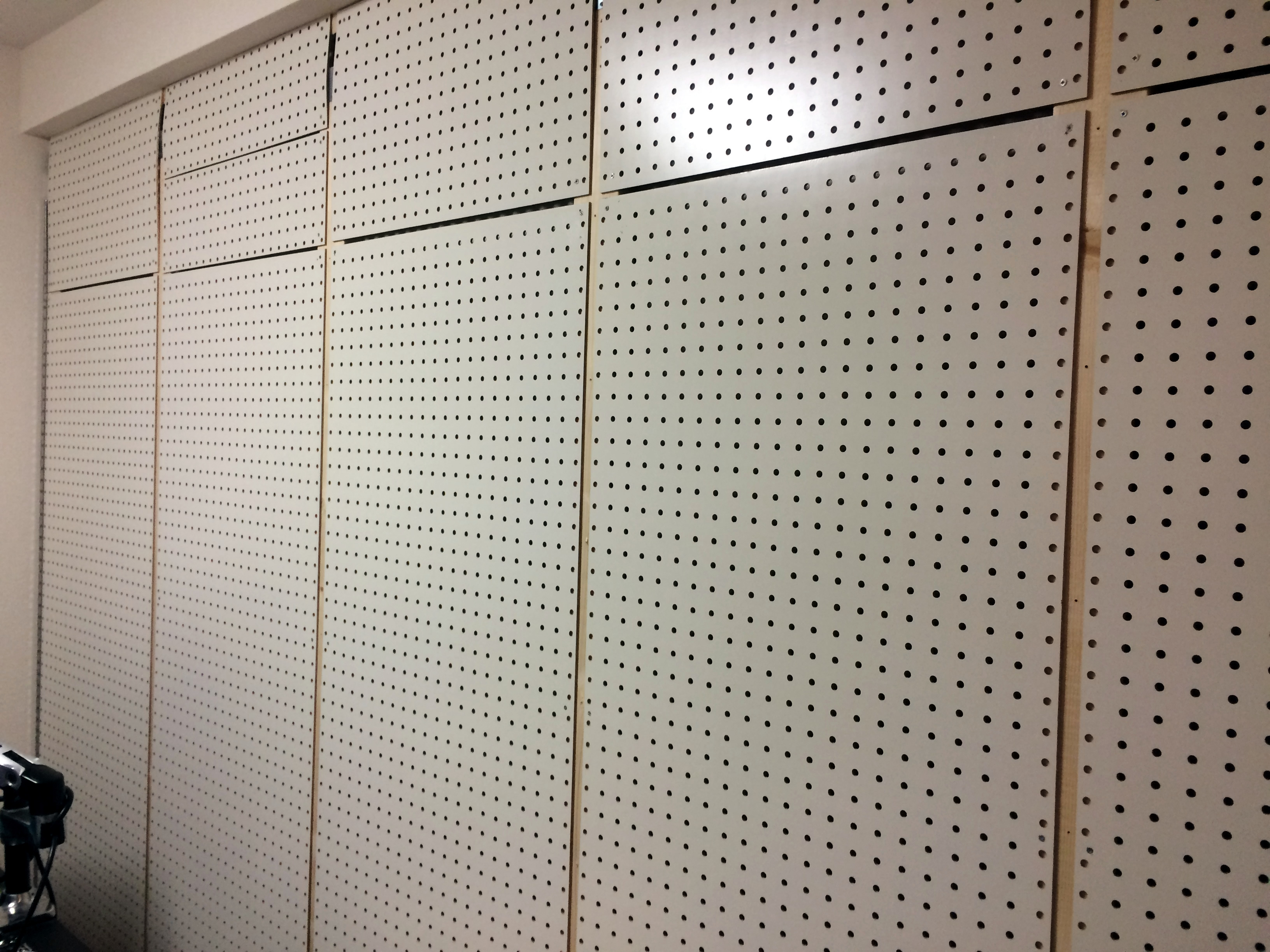 有孔ボードの取り付け