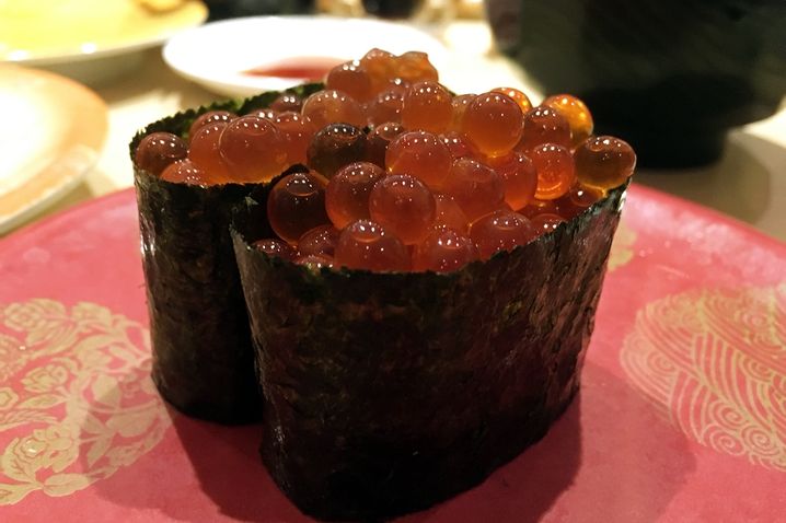 Conveyor-belt sushi restaurant “Maguro-bito”